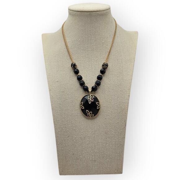 Black Faceted Gold Leaf Filigree Detailed Pendant Necklace - Picture 2 of 7